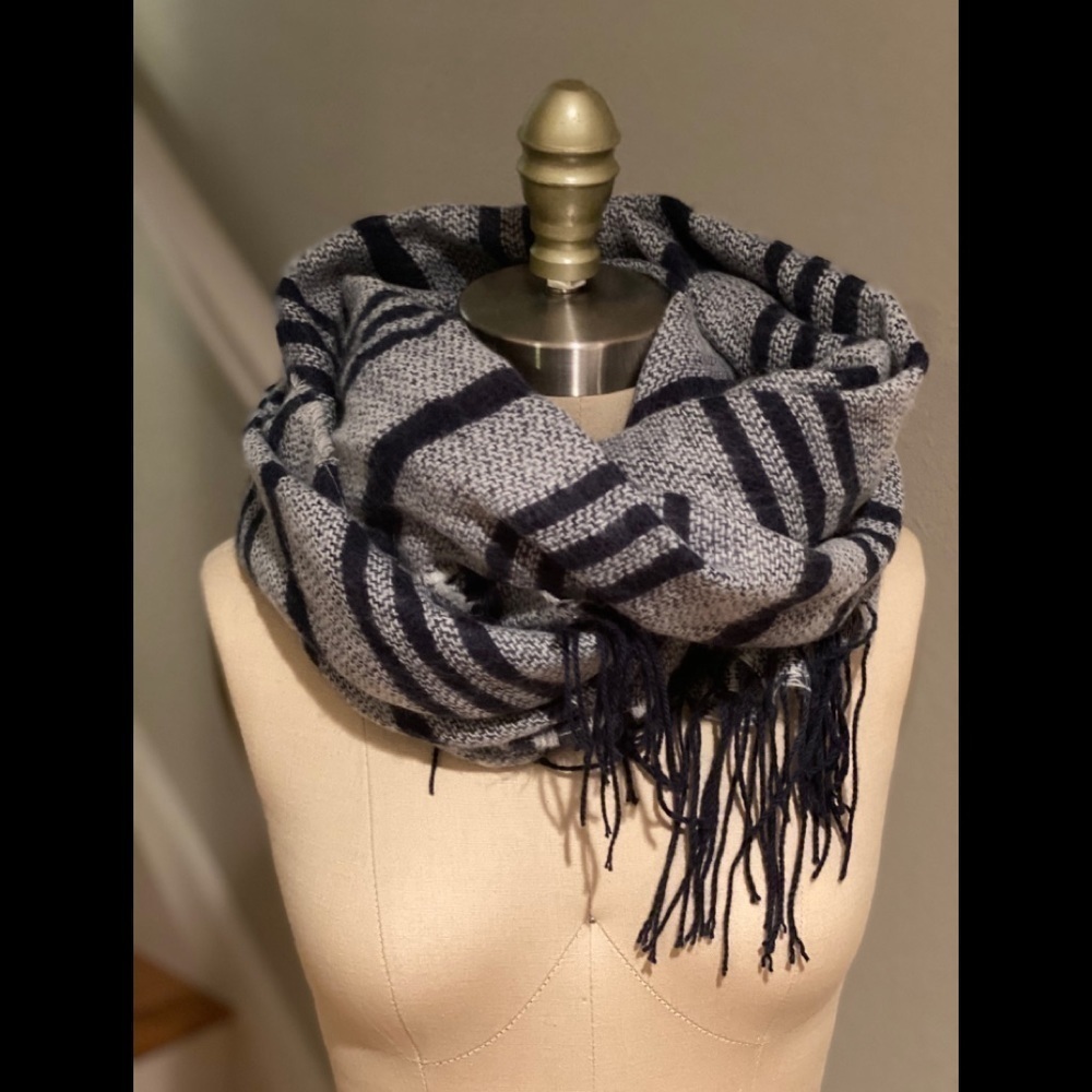 Bujibaja Soft Navy Cream Stripe Wrap/Scarf​​​​​​​​​